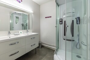 Shower, towels, soap, shampoo