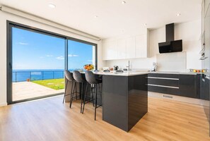 Fridge, microwave, oven, stovetop - Oceanfront Villa with Breathtaking Sea Views (Santa Cruz)