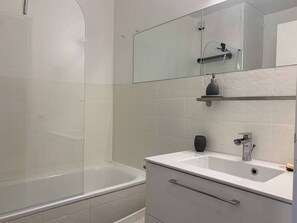 Bathroom - Vrbo Property (Uvernet-Fours)