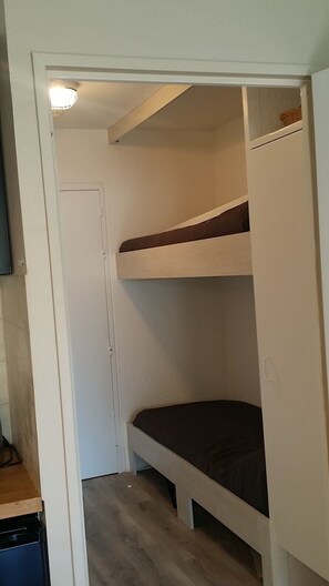 Room - Vrbo Property (Uvernet-Fours)