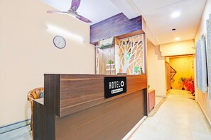 Hus | Reception