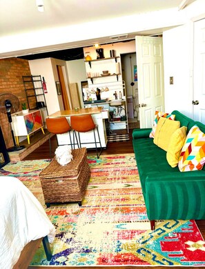 Living area - Charming Studio with AC in Upper Marlboro (Upper Marlboro)