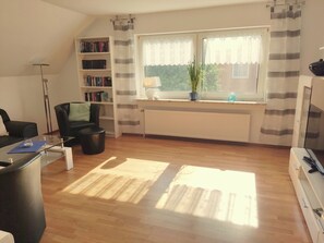 TV - Vacation apartment "Langeoog" (Hage)