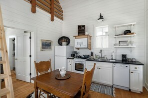 Private kitchen - Row Home - Family Cabin N (Dripping Springs)