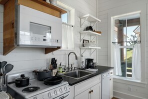 Private kitchen - Row Home - Family Cabin N (Dripping Springs)