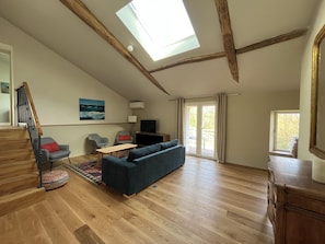 Living area - Luxury home with spacious rooms (Pouillon)