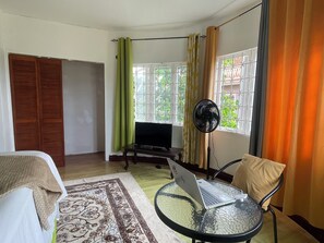 1 habitación, tabla de planchar con plancha, wifi y ropa de cama 
