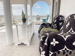 Terrace/patio - Bright Bay Garden Suite/Wi-fi/ 15 mins beach/ 20 min airport (Montego Bay)
