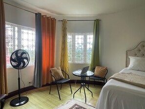 1 habitación, tabla de planchar con plancha, wifi y ropa de cama 