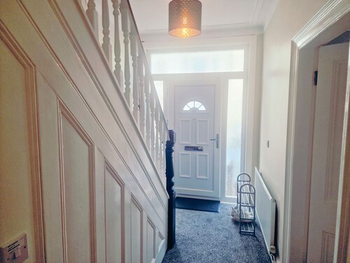 Bright Modern 4-Bed Home Minutes from Anfield