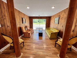 Living area - Brookside Bliss at The Washington Inn (Fries)