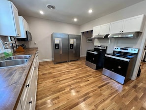 Private kitchen - Fisherman's Den At The Washington Inn (Fries)