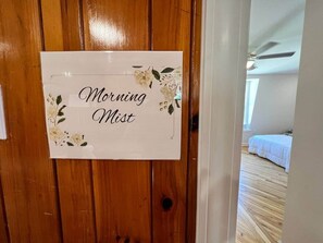 Fer et planche Ă repasser, Wi-Fi, draps fournis