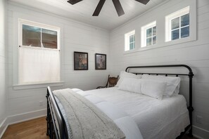 Room - Row Home - Cabin D (Dripping Springs)