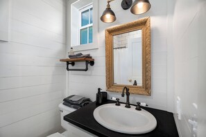 Bathroom - Row Home - Cabin D (Dripping Springs)