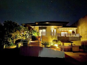 Exterior - Luxury Oceanview Villa in Okinawa | Private Retreat with BBQ & Japanese Tatami (南城市)