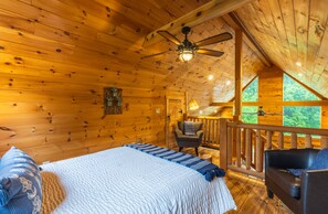 Room - Cozy Hocking Hills Chalet ~ Hot Tub ~ Sleeps 6 ~ Near Old Man's & Ash Caves (South Bloomingville)