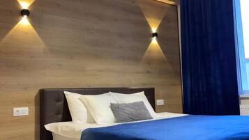 Double Room, City View | Laptop workspace, soundproofing, free WiFi, wheelchair access