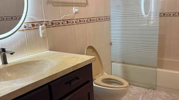 Apartment, 3 Bedrooms, Smoking, Patio | Bathroom