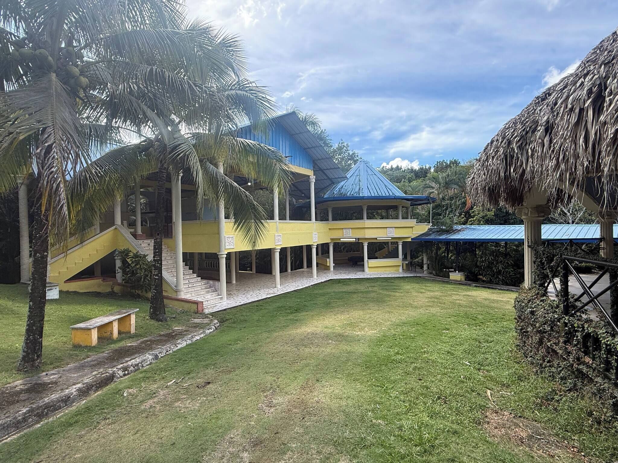 Apartment, 3 Bedrooms, Smoking, Patio | Property grounds