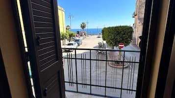 Deluxe-Loft, Balkon, Meerblick | Terrasse/Patio