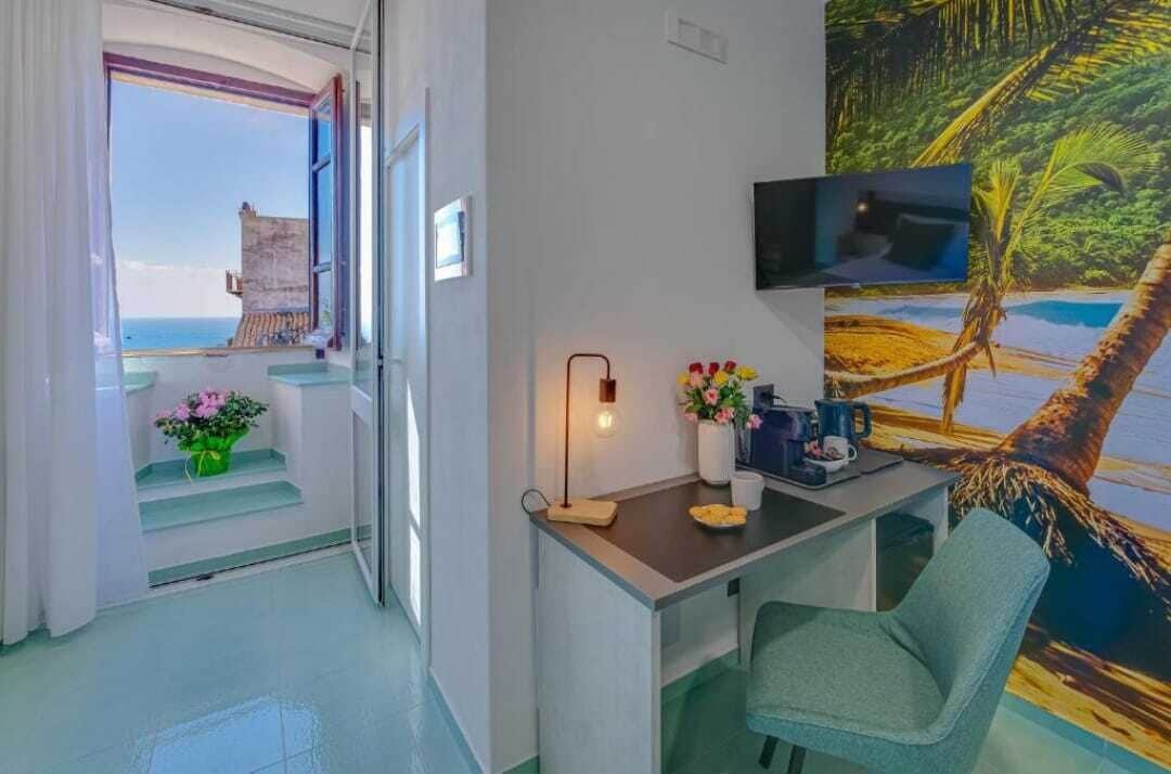 Deluxe Double Room, Sea View | In-room safe, desk, soundproofing, cribs/infant beds