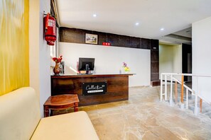 House | Reception - Collection O Infocity Metro Station (Gandhinagar)
