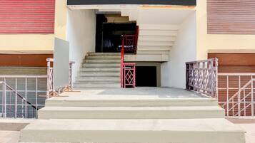 House | Meja sambut tetamu