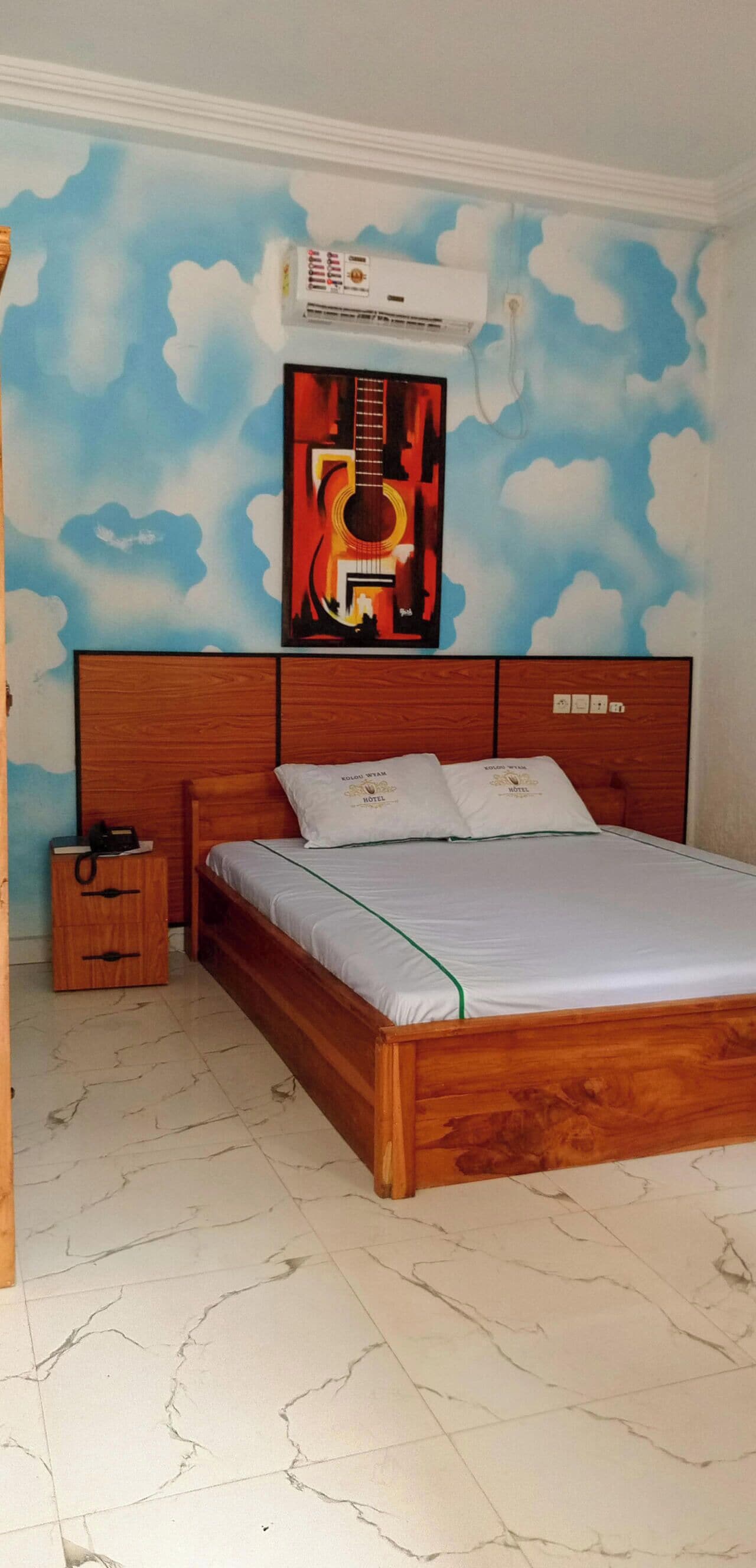 Habitación doble superior, vistas a la montaña | Escritorio y espacio para trabajar con un portátil