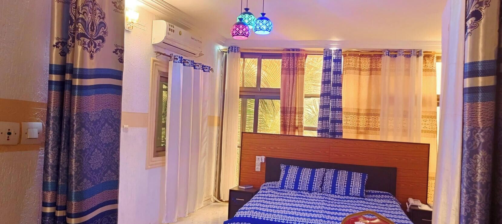 Phòng Suite tiện nghi đơn giản, quang cảnh núi