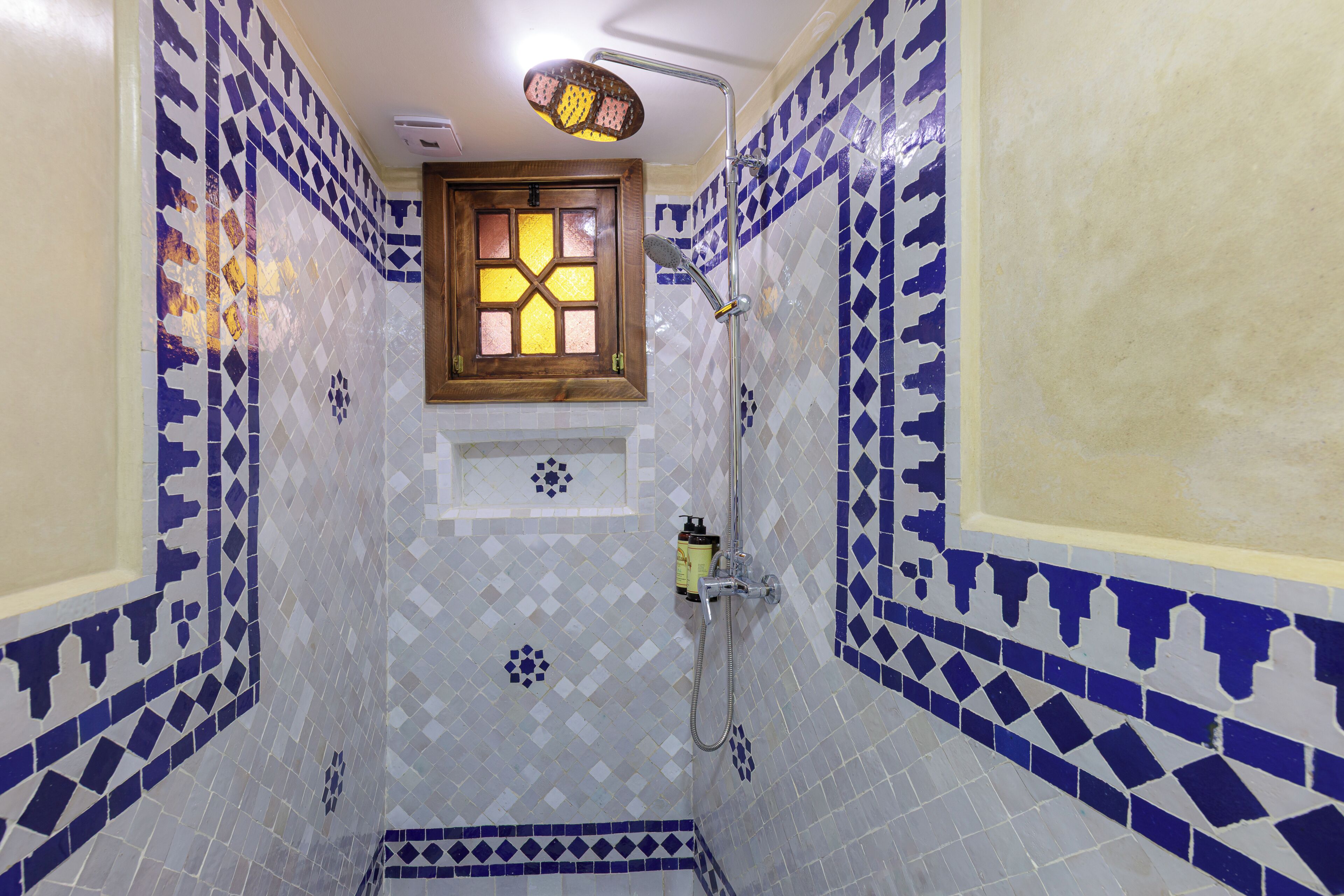 Standard Double or Twin Room | Bathroom | Free toiletries, hair dryer, towels, soap