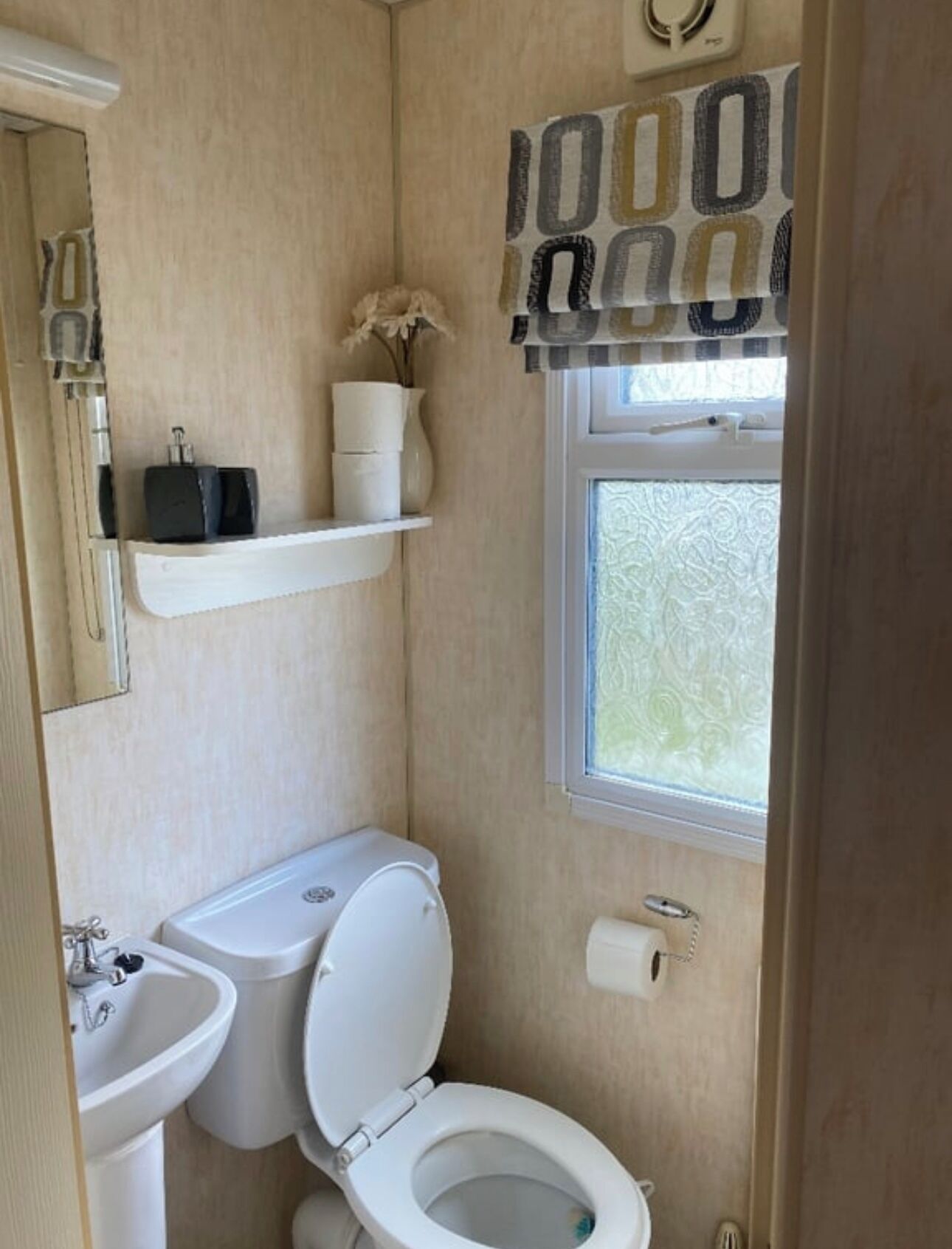 Shower, hair dryer, toilet paper