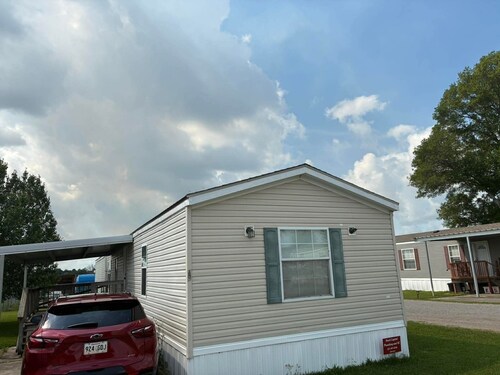 Tranquil 3-bedroom mobile home with AC in Lake Charles