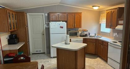 Tranquil 3-bedroom mobile home with AC in Lake Charles
