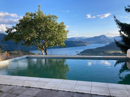 Villa Morgon 160m² en 2 appartements ,piscine, sauna,5 chambres, sublime vue lac