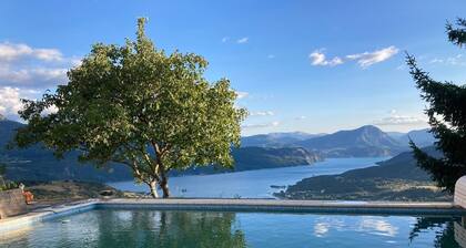 Villa Morgon 160mÂČ en 2 appartements ,piscine, sauna,5 chambres, sublime vue lac