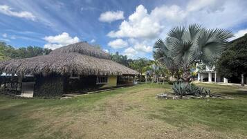 Apartment, 3 Bedrooms, Smoking, Patio | Property grounds