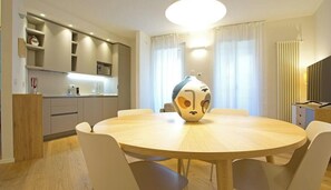 Dining - Casa Frentana is a bright retreat nestled between nature and the city, featuring a private garden and parking.Just a few minutes from the Leaning Tower of Pisa, it can accommodate two people and is perfect for slow tourism between city and nature, hospit (Pisa)