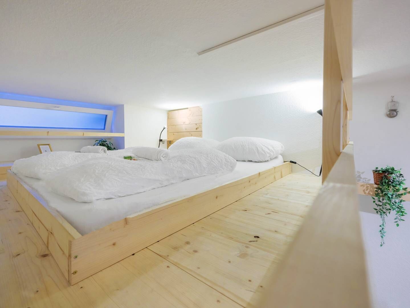 1 bedroom, desk, WiFi, bed sheets