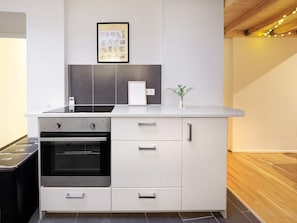 Kühlschrank, Herdplatte, Geschirrspüler