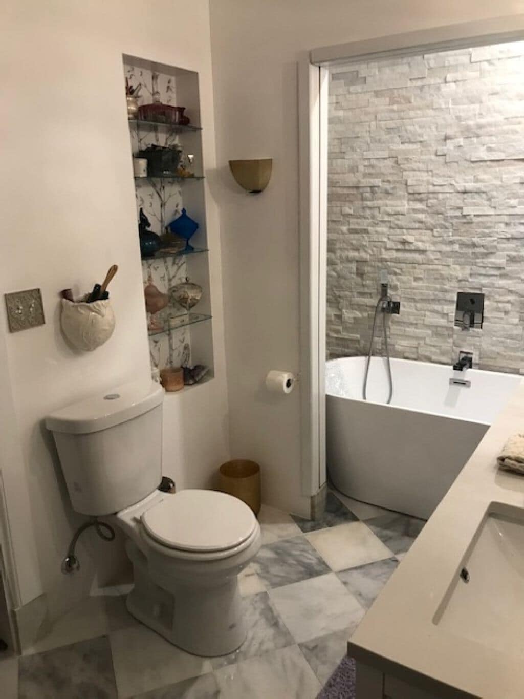 Jetted tub, hair dryer, towels, soap