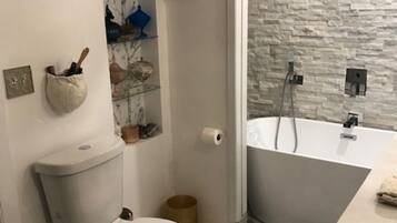 Jetted tub, hair dryer, towels, soap