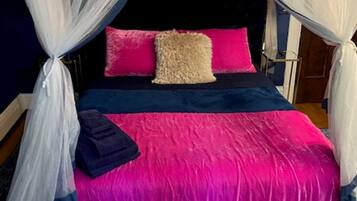 6 bedrooms, iron/ironing board, WiFi, bed sheets