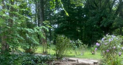 Spacious 6-bdrm villa in fabulous Youngstown Mill Creek Park Area with AC & Gym