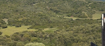 VILLA WITH PANORAMIC MOUNTAIN VIEWS AND HEATED POOL - 5 MINUTES FROM THE BEACH