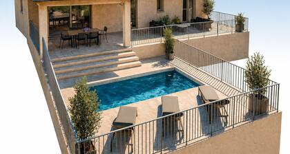 VILLA VUE PANORAMIQUE SUR MONTAGNE ET PISCINE CHAUFFĂE - A 5 MINUTES DES PLAGES