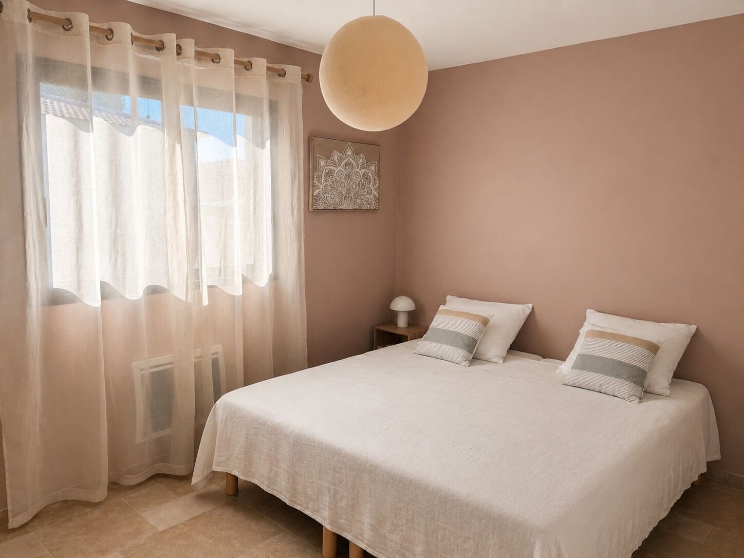 3 bedrooms, iron/ironing board, travel cot, Internet