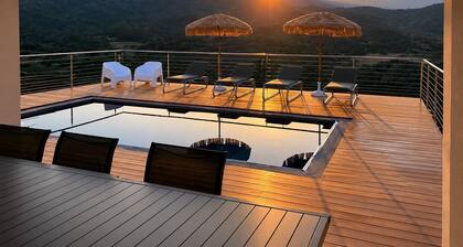 VILLA WITH PANORAMIC MOUNTAIN VIEWS AND HEATED POOL - 5 MINUTES FROM THE BEACH