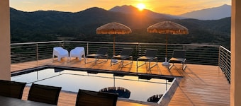 VILLA WITH PANORAMIC MOUNTAIN VIEWS AND HEATED POOL - 5 MINUTES FROM THE BEACH