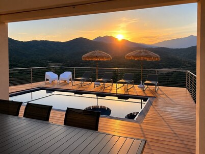 VILLA WITH PANORAMIC MOUNTAIN VIEWS AND HEATED POOL - 5 MINUTES FROM THE BEACH